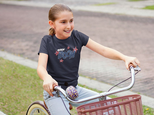 Medium Boom – Youth T-Shirt | FOR THE BIG IDEAS AND BUBBLY ENERGY